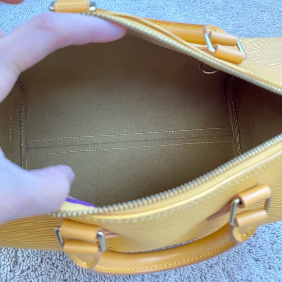 Louis Vuitton Speedy 25 in Yellow Epi Leather - Picture 7 of 14